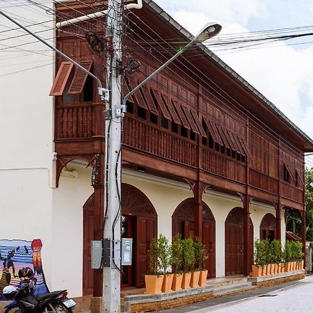 Solo - Fong Lee Cc Lampang Walking Street Appartement Buitenkant foto