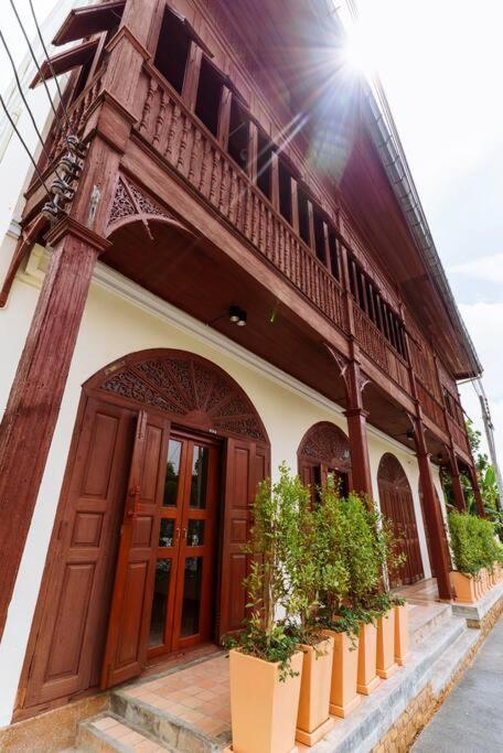 Solo - Fong Lee Cc Lampang Walking Street Appartement Buitenkant foto