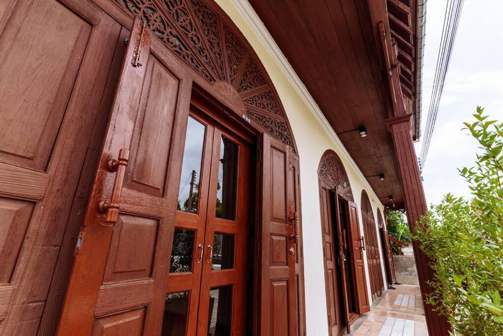 Solo - Fong Lee Cc Lampang Walking Street Appartement Buitenkant foto
